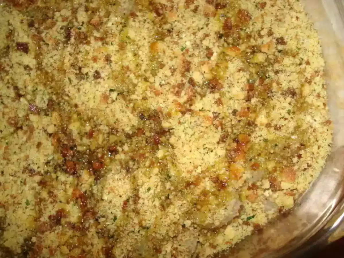 LOMBO DE PERCA NO FORNO, ENRIQUECIDO DE CAMARÃO E COBERTO COM CROSTA DE BROA AROMATIZADA. - foto 2