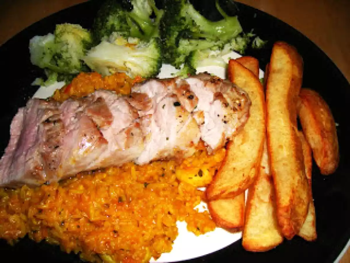 Lombo de porco estufado sobre Arroz de Açafrão com Batata de Forno e Brocolos - foto 3