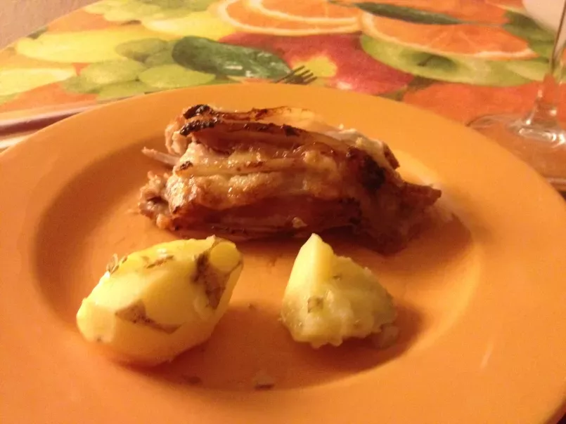 Lombo de porco fatiado com bacon e queijo no forno., foto 2