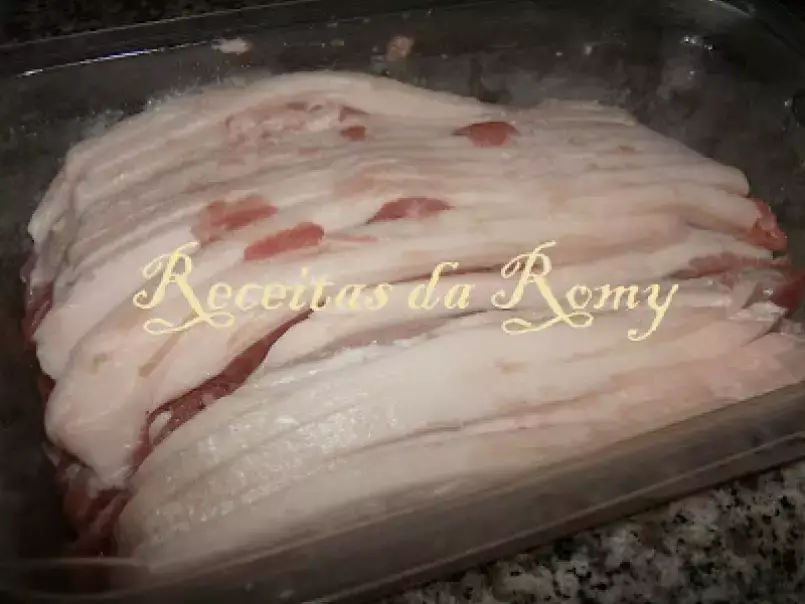 Lombo de porco recheado com bacon e molho delicioso - foto 2