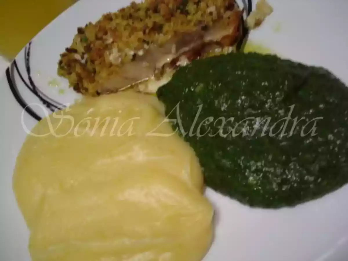 LOMBOS DE PERCA GRATINADOS NO FORNO COM COBERTURA DE BROA CROCANTE...