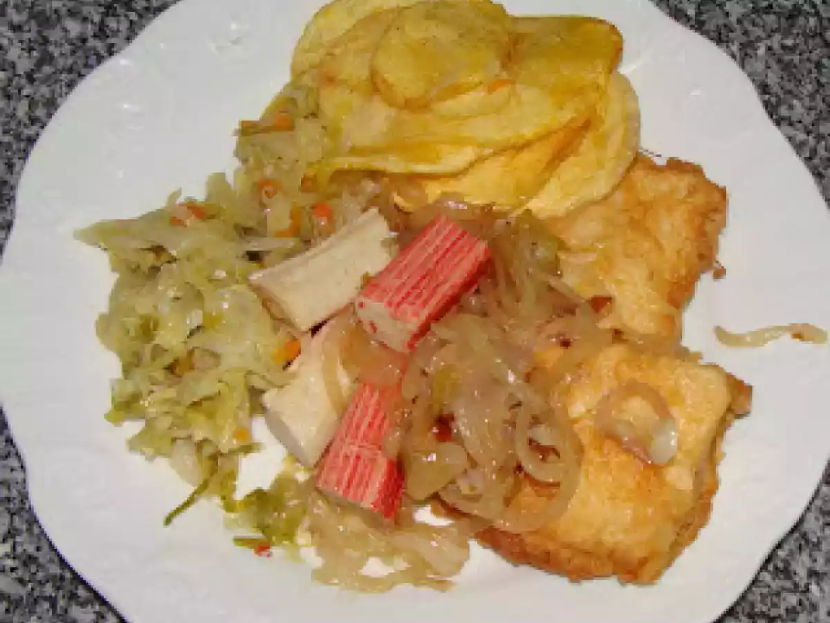 Lombos de pescada com cebolada e delícias do mar