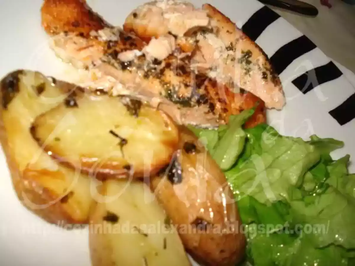 LOMBOS DE SALMÃO, NO FORNO, AROMATIZADOS DE COENTROS - foto 3