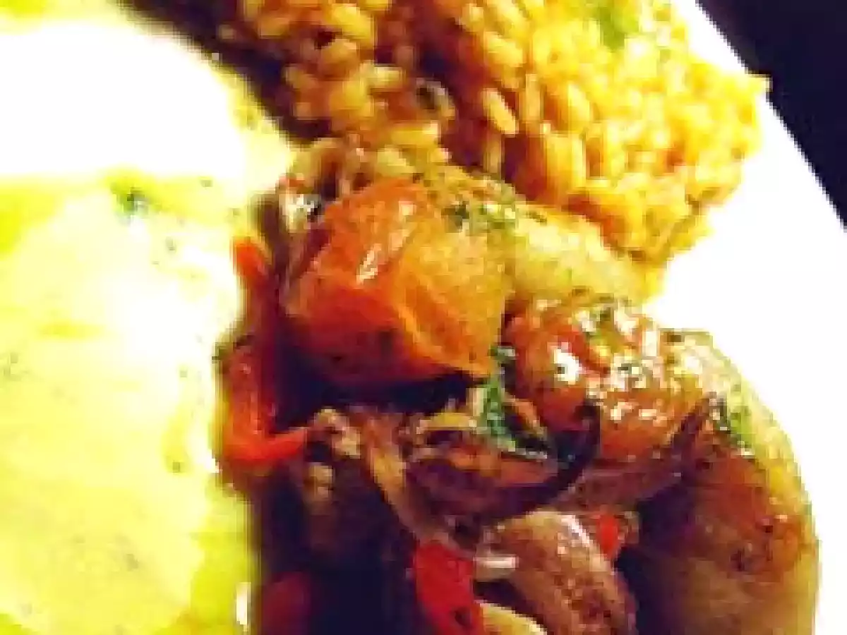 Lulas grelhadas, tomate cereja confitado e pimento assados com rissoto de tomate