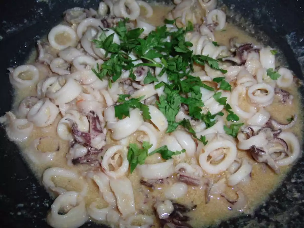 Lulinhas com molho de fricassé