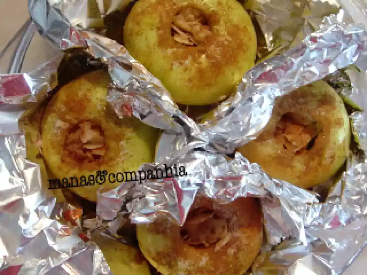 Maçã assada com amêndoas e tâmaras (isa)