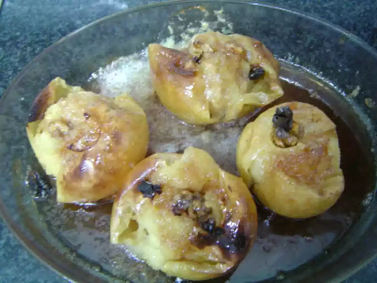 Maçã assada com nozes