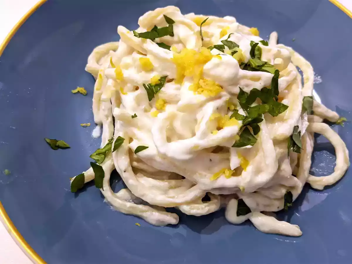 Macarrão ao creme de ricota e limão, simples e delicioso!