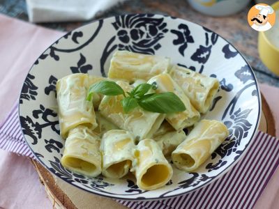 Macarrão ao creme de ricota e manjericão