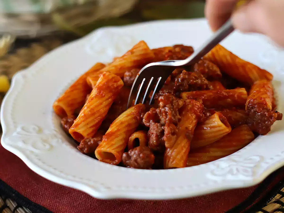 Macarrão ao molho de salsicha fresca (linguiça): um prato simples com sabor intenso - foto 3