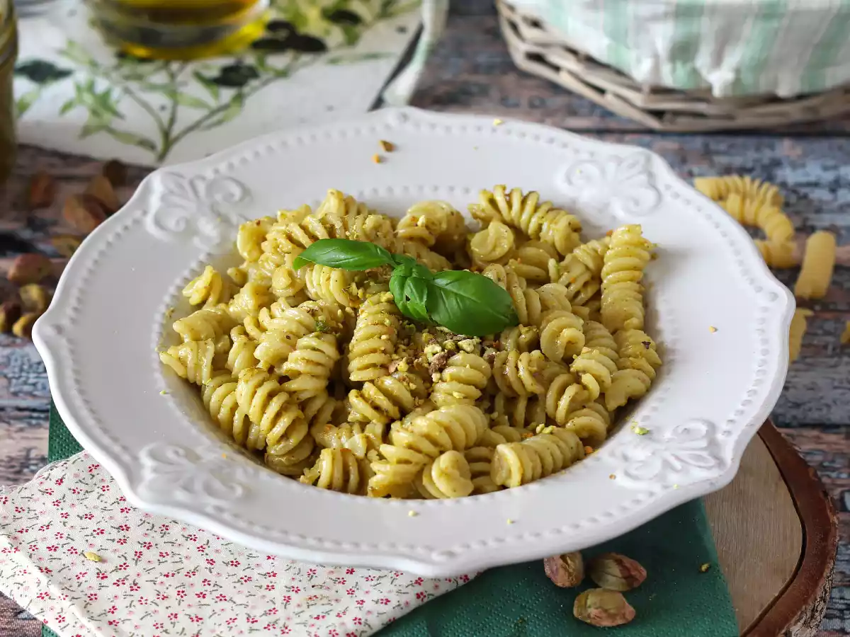 Macarrão ao molho pesto de pistache, uma receita deliciosa e fácil de preparar!