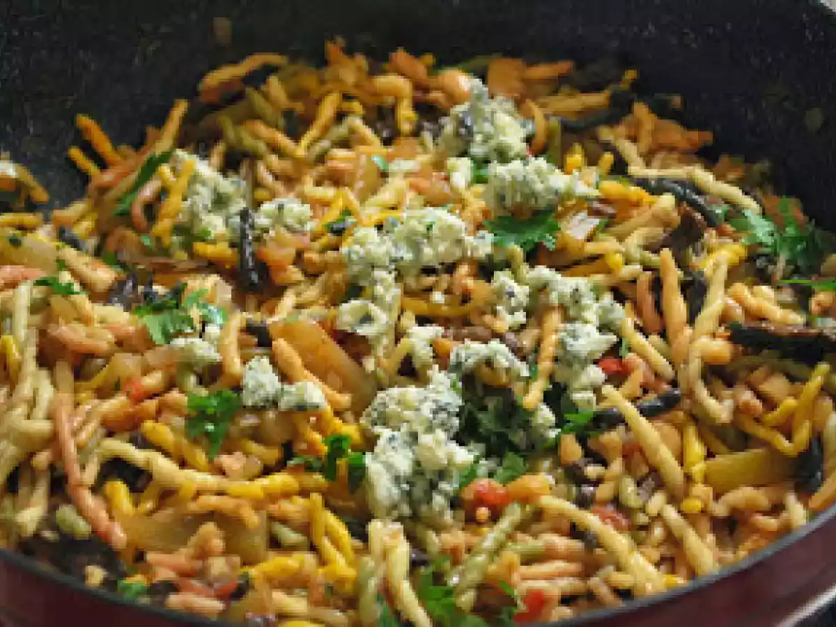 Macarrão (bem rápido!) com funghi e abobrinha