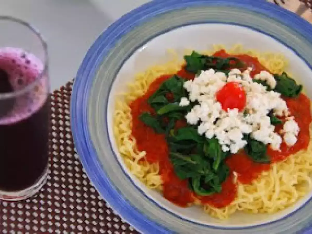 Macarrão coam Molho de Tomate Cereja com Bacon.