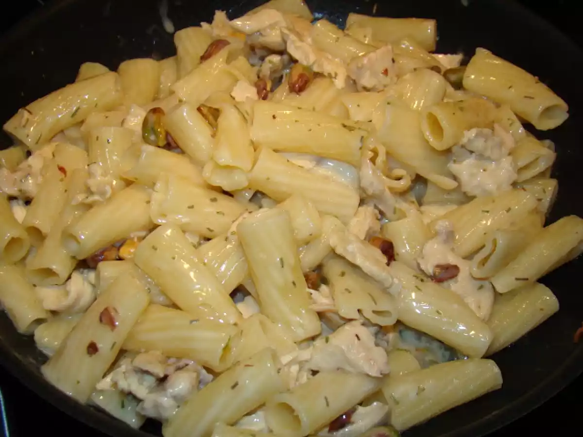 Macarrão com Bife de Frango, Alecrim e Pistáchios - foto 2