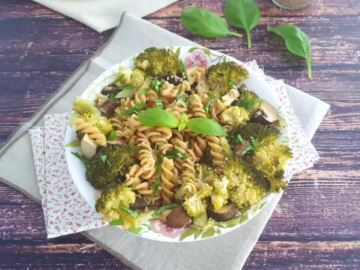 Macarrão com brócolis, cogumelos e manjericão (vegetariano) - foto 4