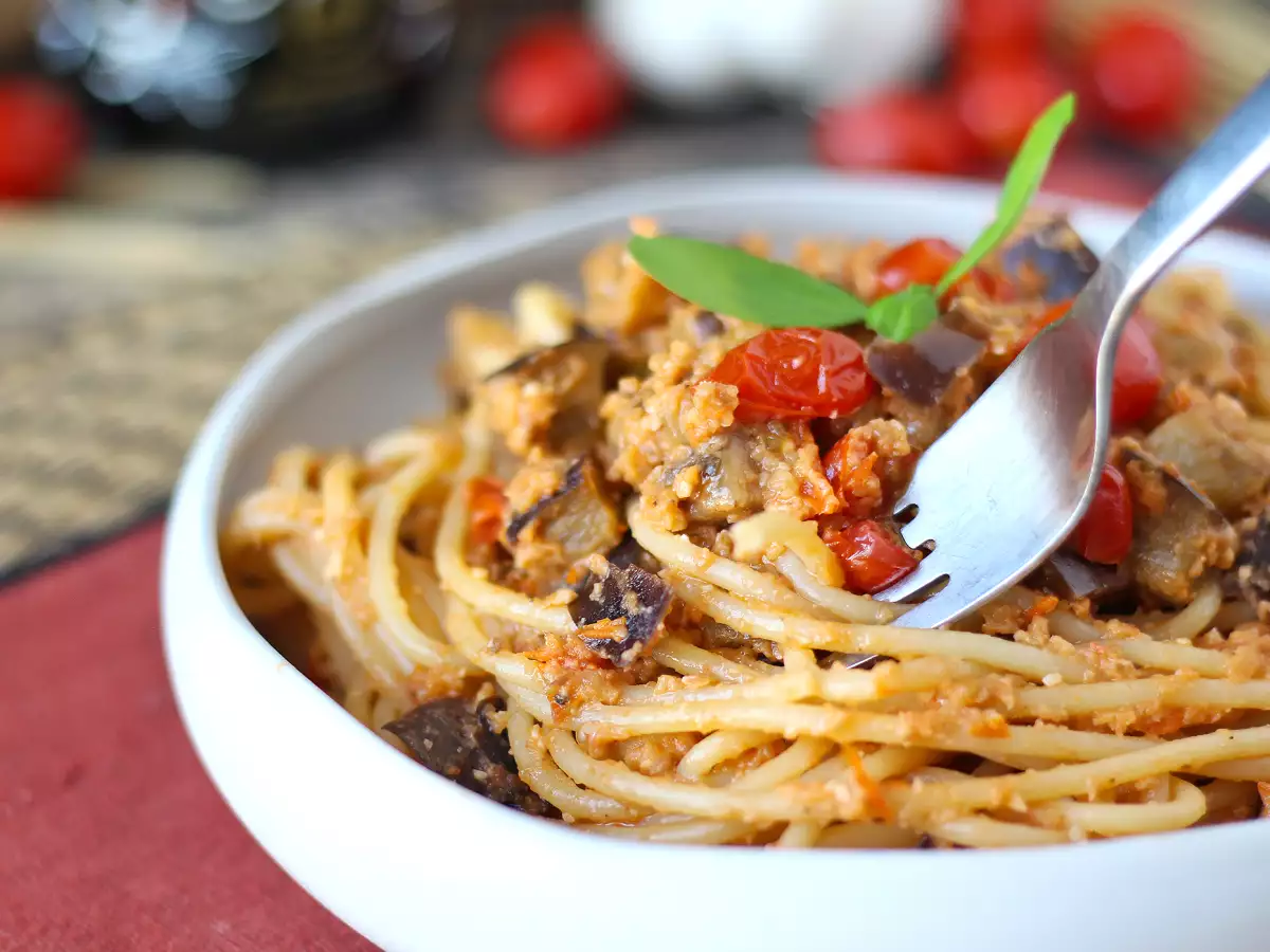 Macarrão com creme de beringela e tomate-cereja: receita simples e saborosa - foto 3