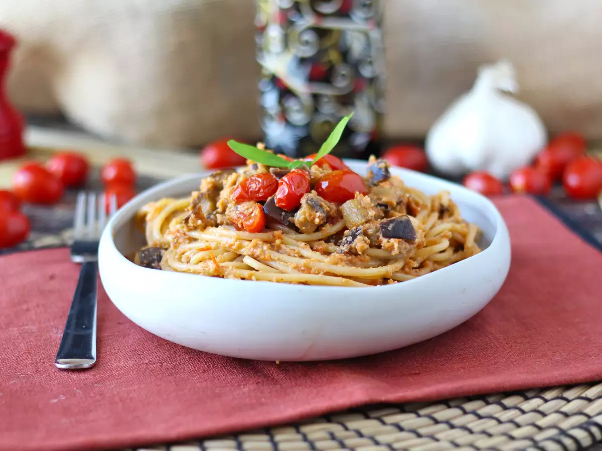 Macarrão com creme de beringela e tomate-cereja: receita simples e saborosa - foto 5