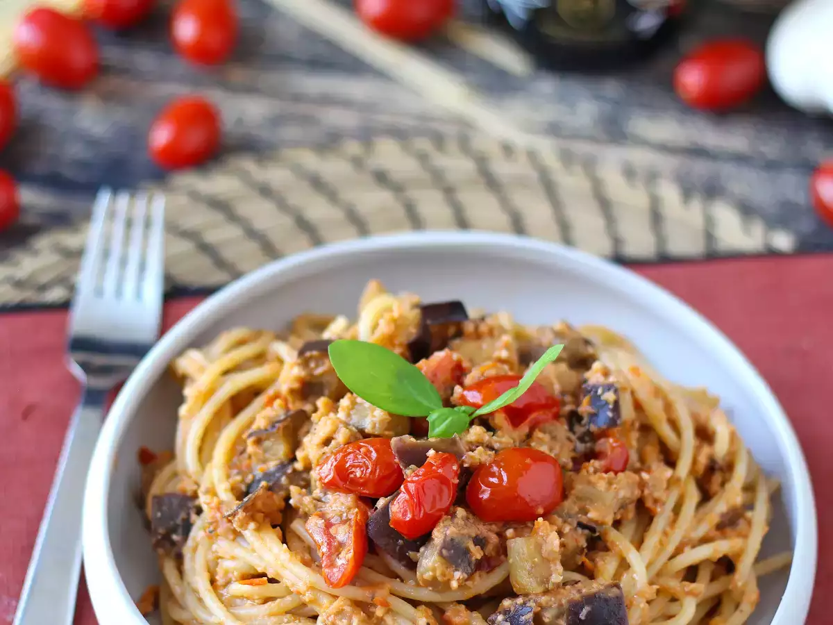 Macarrão com creme de beringela e tomate-cereja: receita simples e saborosa - foto 6