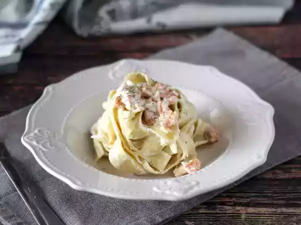 Receita Macarrão com creme de ricota e salmão defumado