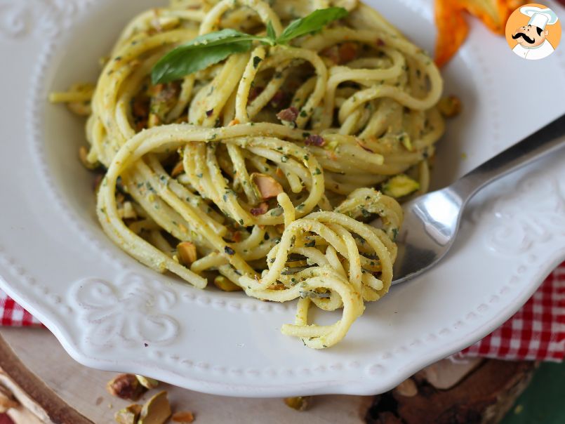 Macarrão com flor de abobrinha (curgete), ricota e pistache - foto 3