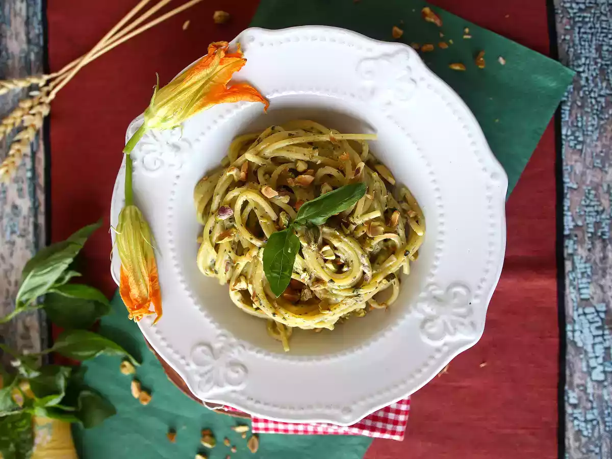 Macarrão com flor de abobrinha (curgete), ricota e pistache - foto 5