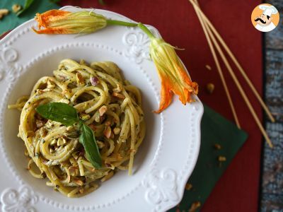 Macarrão com flor de abobrinha (curgete), ricota e pistache - foto 2