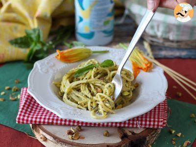 Macarrão com flor de abobrinha (curgete), ricota e pistache - foto 4