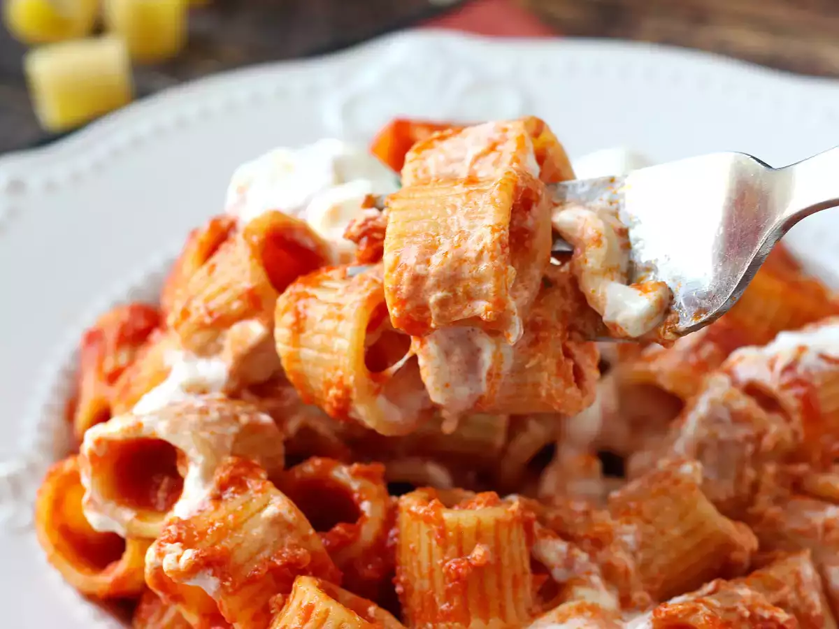 Macarrão com stracciatella e tomate cremoso: o primeiro prato pronto em 10 minutos - foto 3