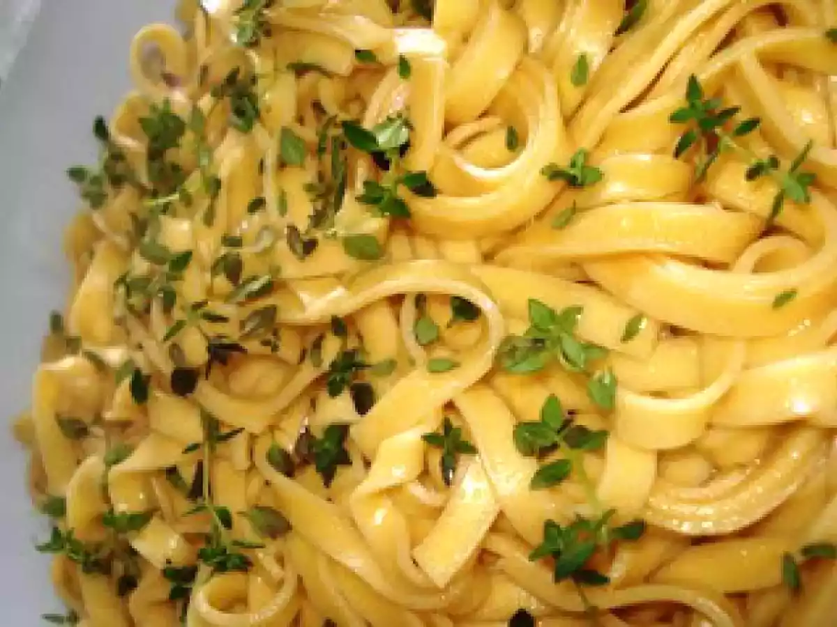 Macarrão com tomilho