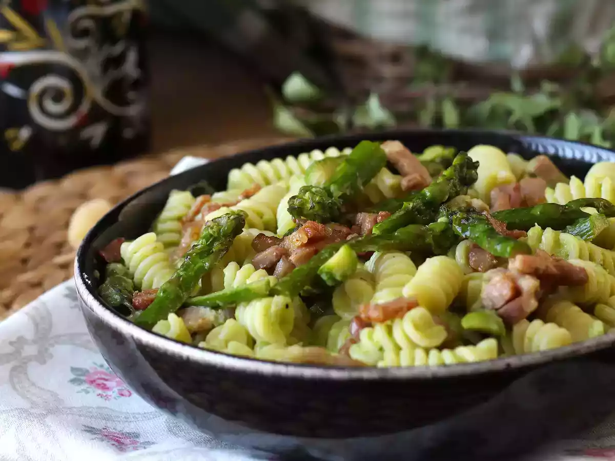 Macarrão cremoso com aspargos e bacon: receita fácil e saborosa - foto 3