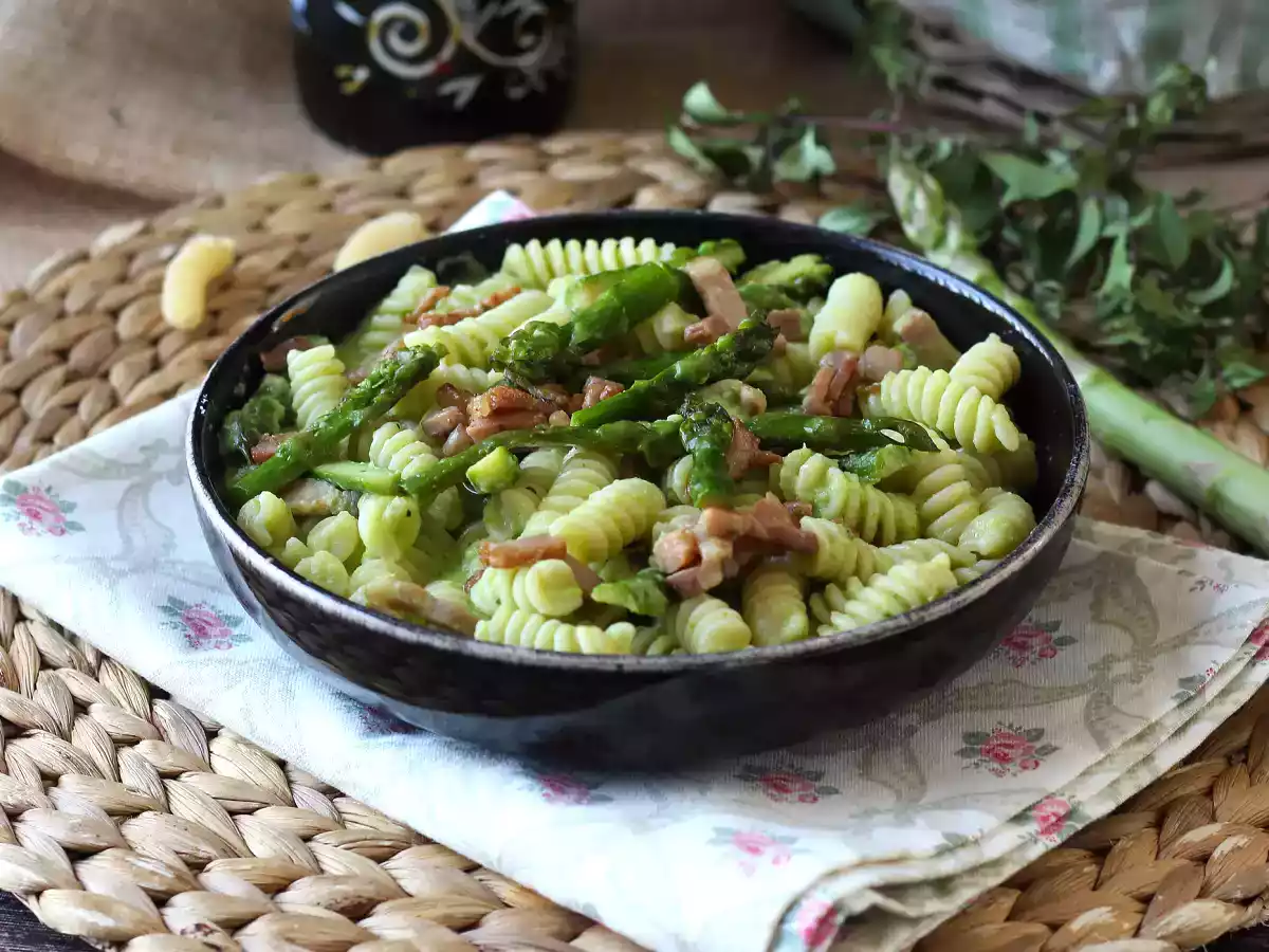 Macarrão cremoso com aspargos e bacon: receita fácil e saborosa - foto 4