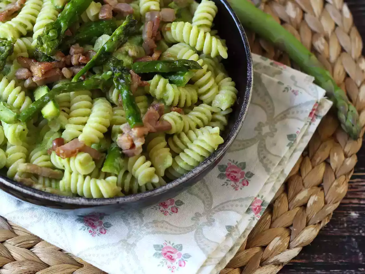 Macarrão cremoso com aspargos e bacon: receita fácil e saborosa - foto 5