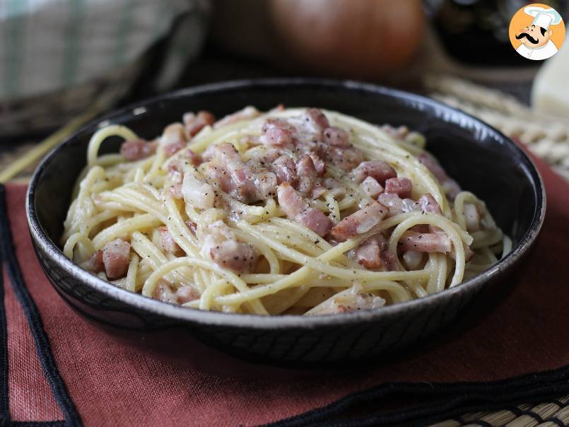 Macarrão cremoso com bacon e parmesão