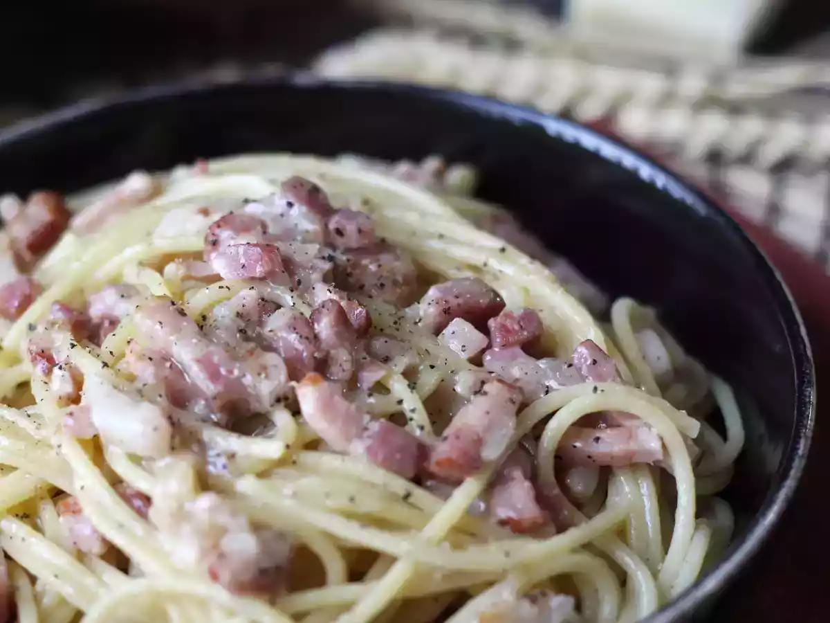 Macarrão cremoso com bacon e parmesão - foto 2
