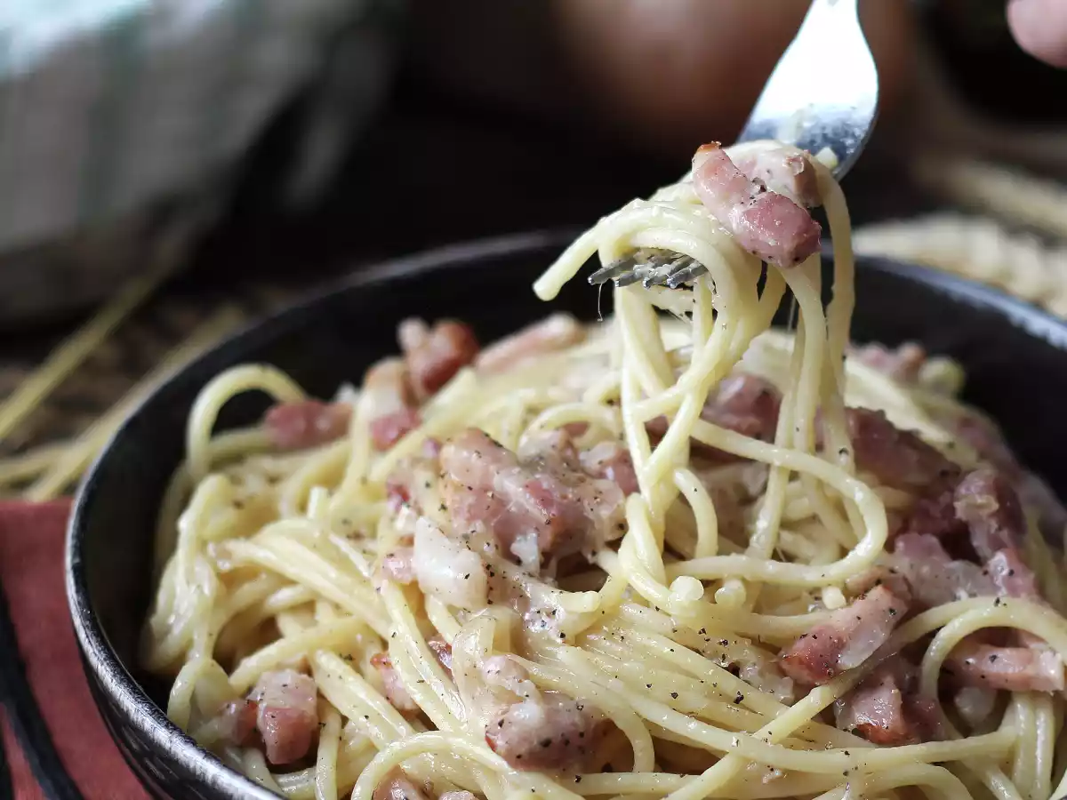 Macarrão cremoso com bacon e parmesão - foto 3