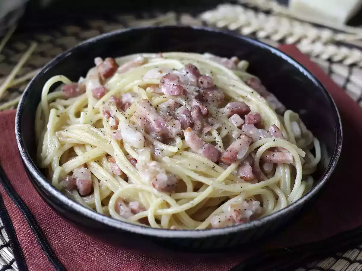 Macarrão cremoso com bacon e parmesão - foto 4