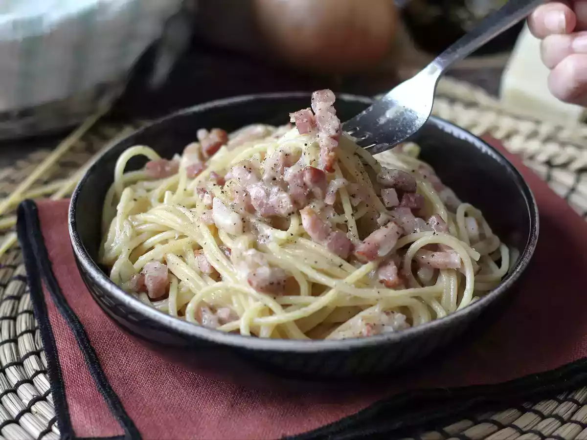 Macarrão cremoso com bacon e parmesão - foto 6