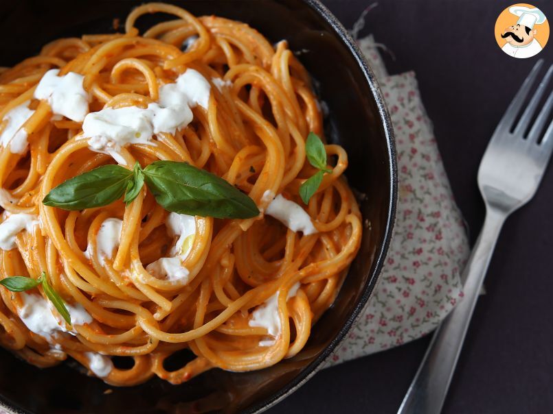 Macarrão cremoso com burrata e tomate-cereja - foto 2