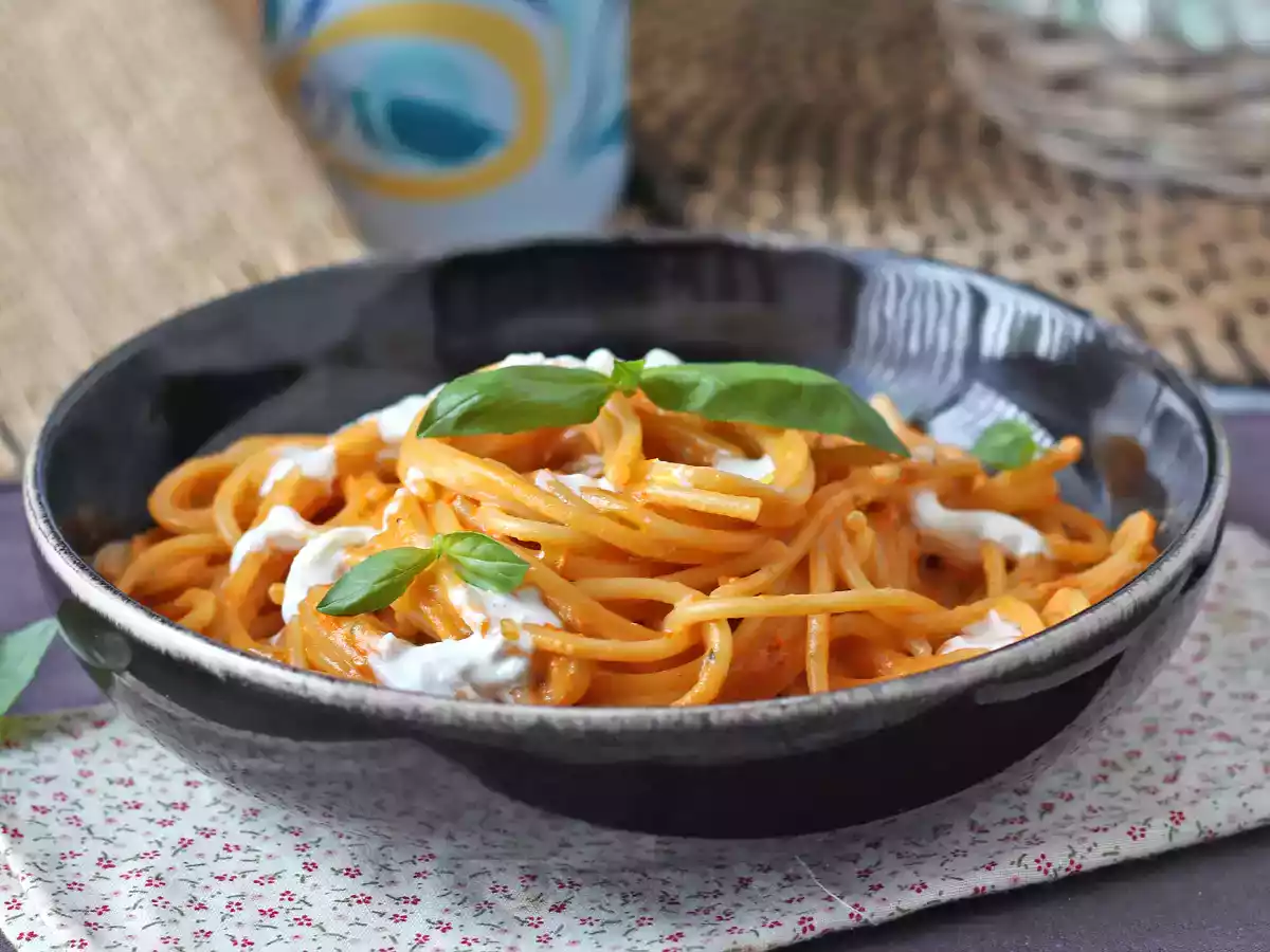 Macarrão cremoso com burrata e tomate-cereja - foto 3
