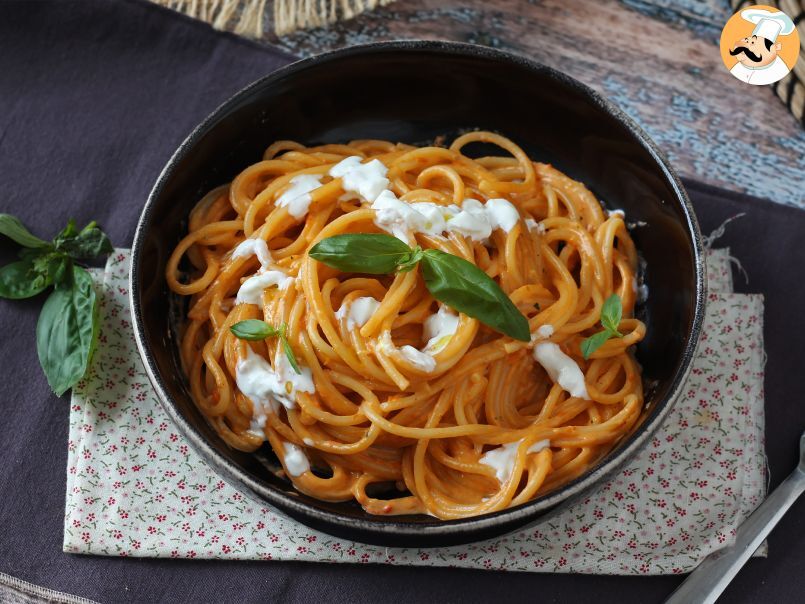 Macarrão cremoso com burrata e tomate-cereja - foto 4