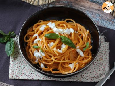 Macarrão cremoso com burrata e tomate-cereja - foto 4