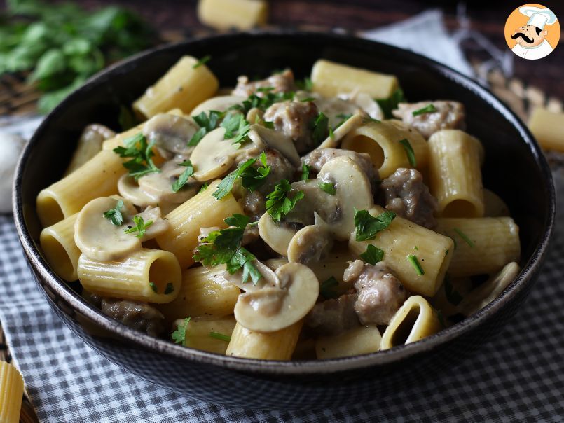 Macarrão cremoso com cogumelos e linguiça - foto 3