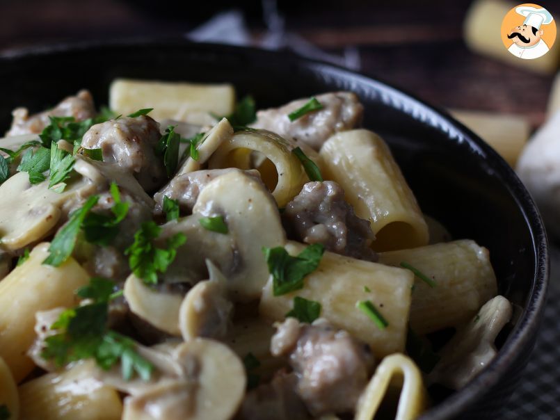 Macarrão cremoso com cogumelos e linguiça - foto 5