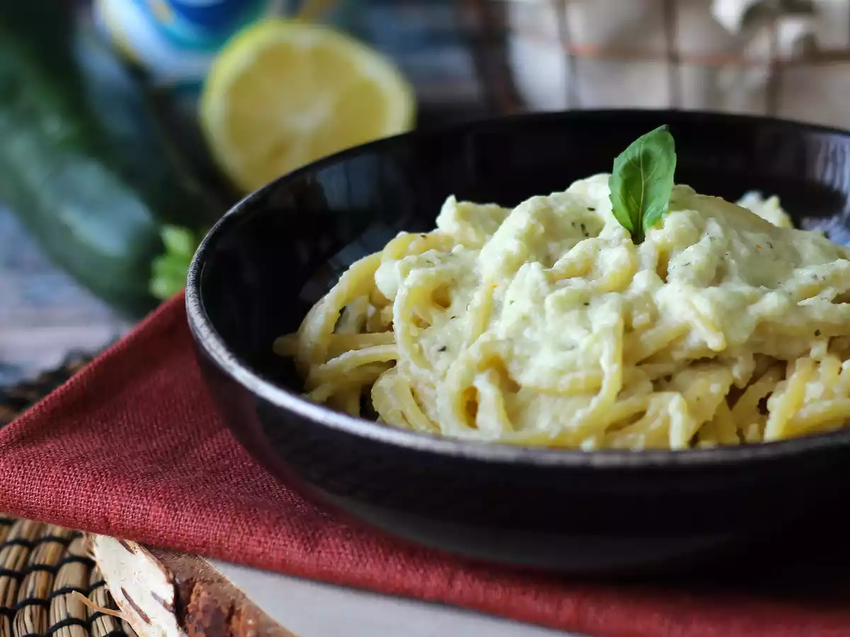 Macarrão cremoso com curgete (abobrinha) e iogurte grego - foto 3