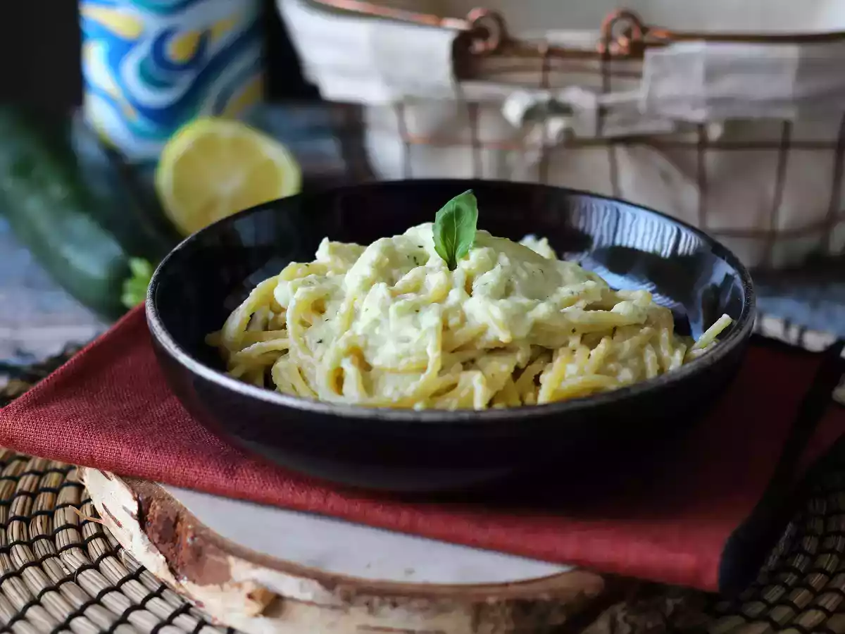 Macarrão cremoso com curgete (abobrinha) e iogurte grego - foto 4