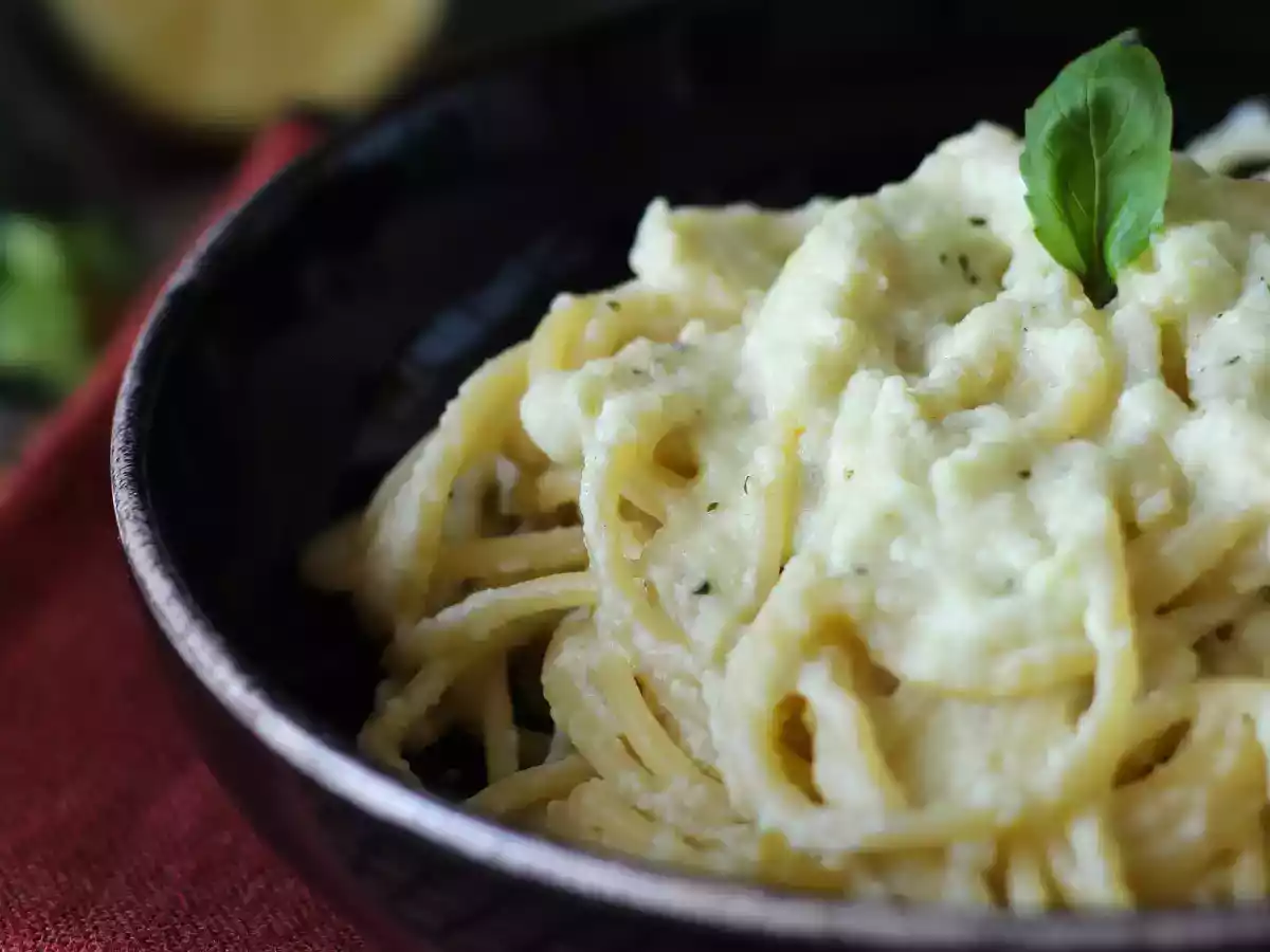 Macarrão cremoso com curgete (abobrinha) e iogurte grego - foto 5