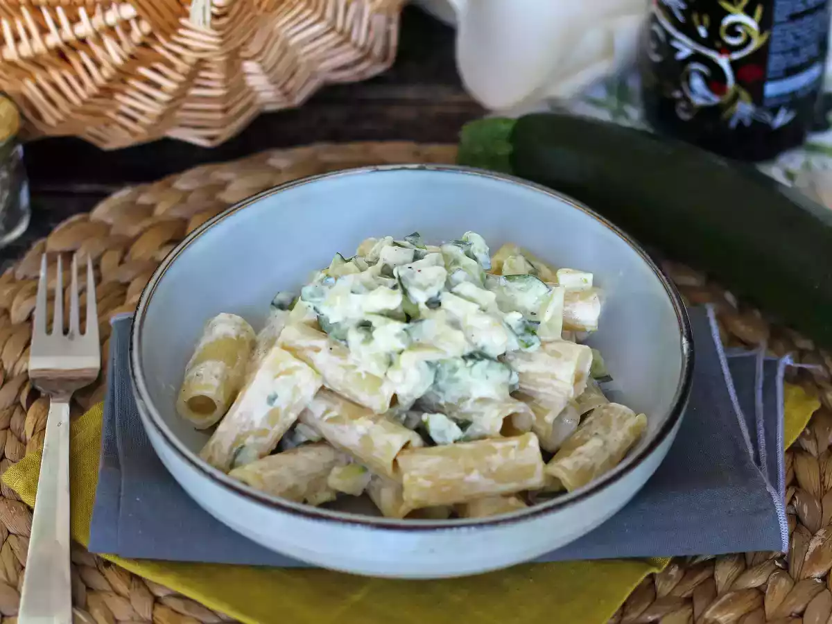 Macarrão cremoso com curgete (abobrinha), fácil e rápido a preparar! - foto 2