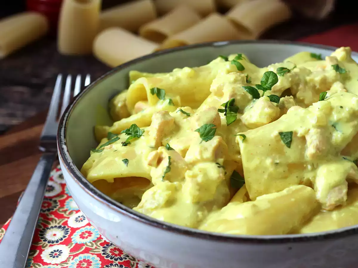 Macarrão cremoso com salmão, hortelã e açafrão - foto 2