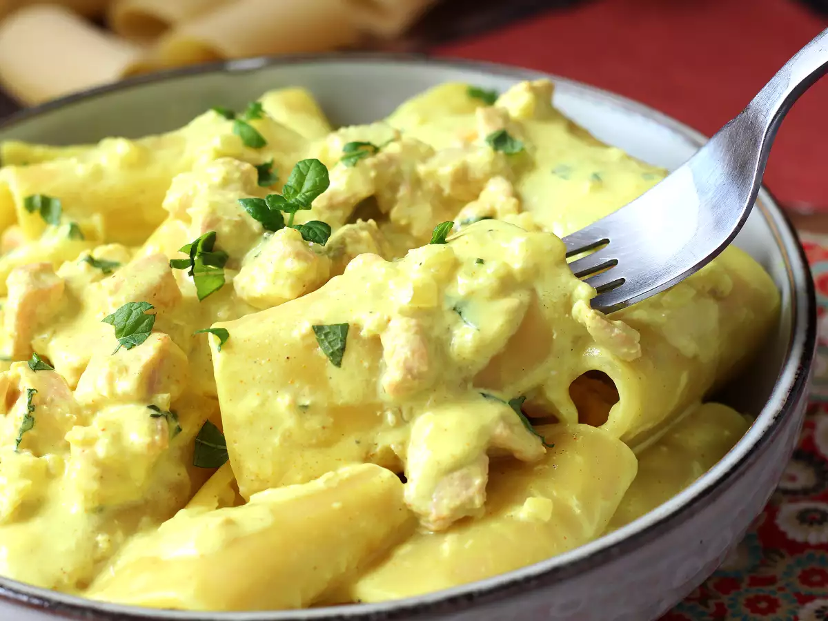 Macarrão cremoso com salmão, hortelã e açafrão - foto 5