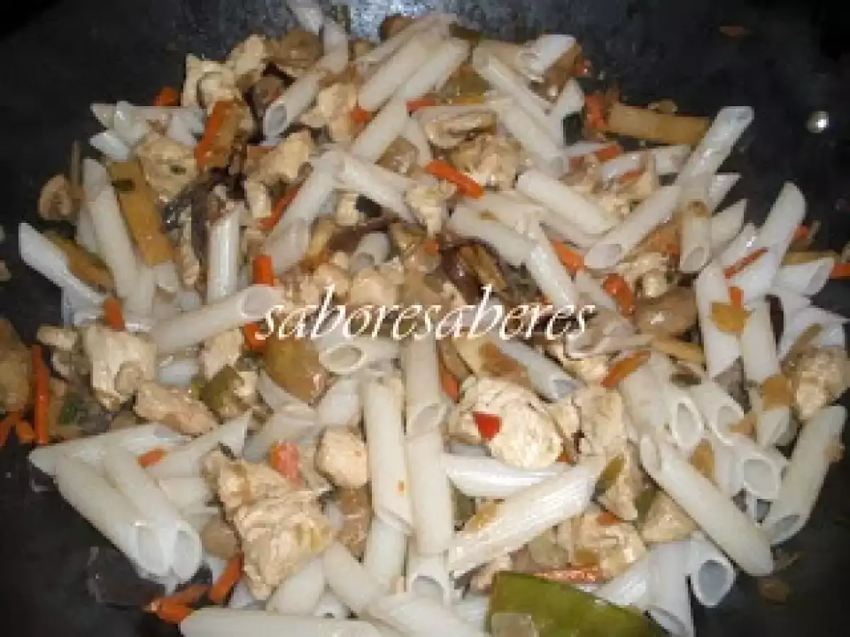 Macarrao de Arroz, Cogumelos frescos e Vegetais com Peru - Wok - foto 7
